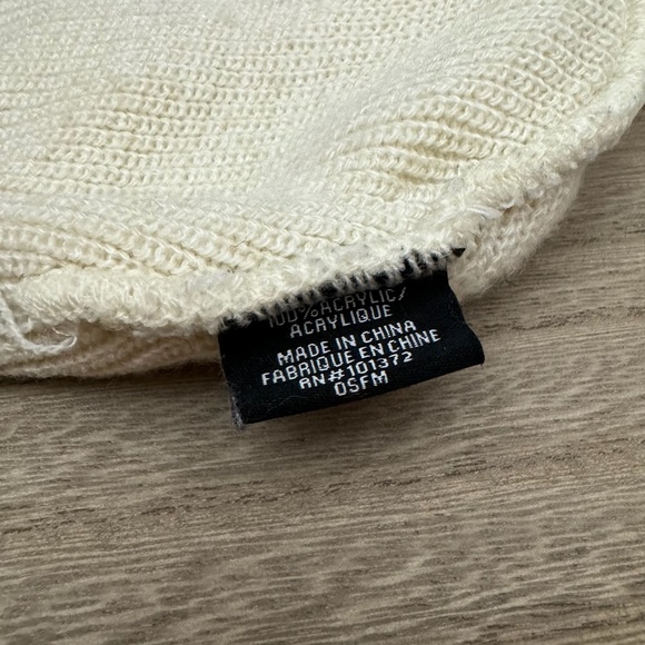 Hot Topic Knit Cuff Beanie Men’s Women’s Winter Hat Cream White OSFA - Picture 5 of 6